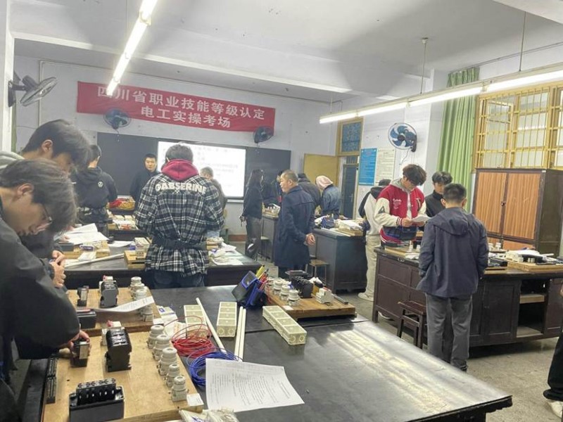 说明: E:/省盐校技能鉴定站资料/BaiduSyncdisk/等级认定考核资料及题库建设工作资料(2021年起)/2025年等级认定资料及题库建设资料/宣传报道资料/5.jpg5